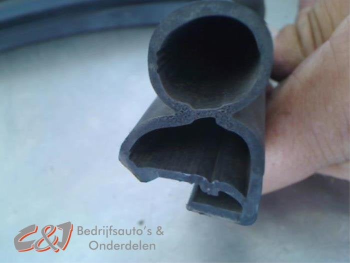 Motorkaprubber van een Opel Combo, Auto-onderdelen, Gebruikt, -, -, Opel
