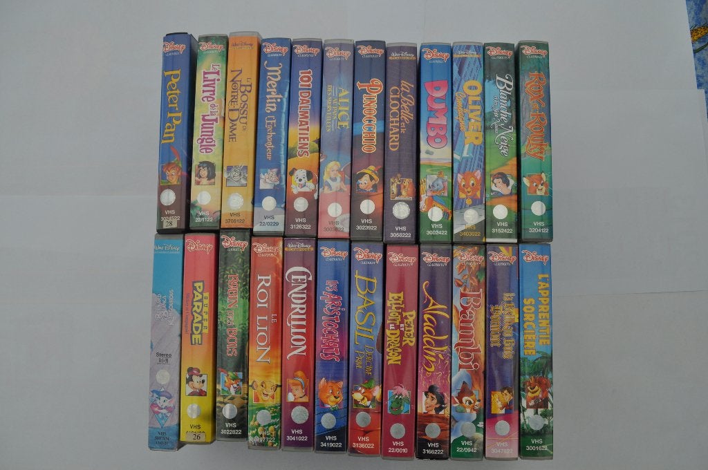 24 Disney videocassettes, Cd's en Dvd's, Ophalen, Tekenfilm, Alle leeftijden, Zo goed als nieuw