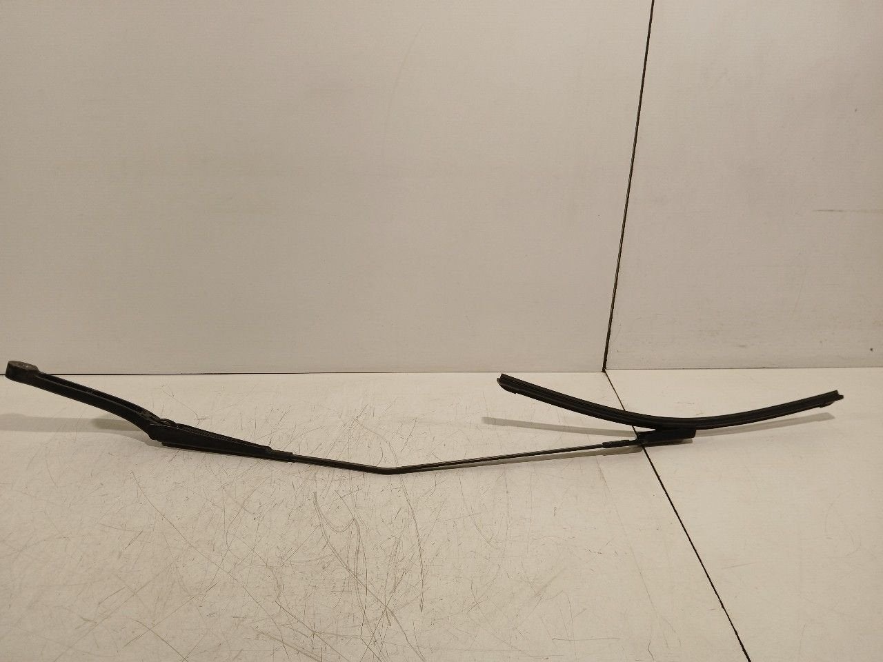 Ruitenwisserarm rechts voor Opel Vivaro, Onderdelen@venauto.nl, Van der Ven Autorecycling B.V., Gebruikt, Ettenseweg 76, 4706 PB Roosendaal, The Netherlands