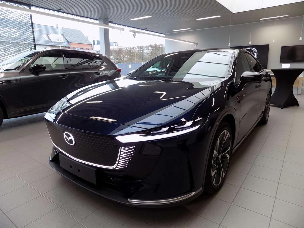 Mazda 6 6e EV Takumi 68.8 kWh (automaat), Auto's, Automaat, 2387 kg, Zwart, Blauw