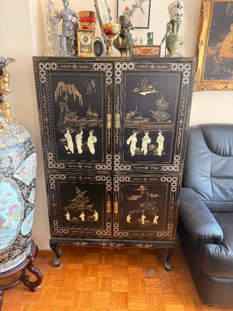 Set van 2 Chinese meubels gelakt zwart en goud, messing, Ophalen