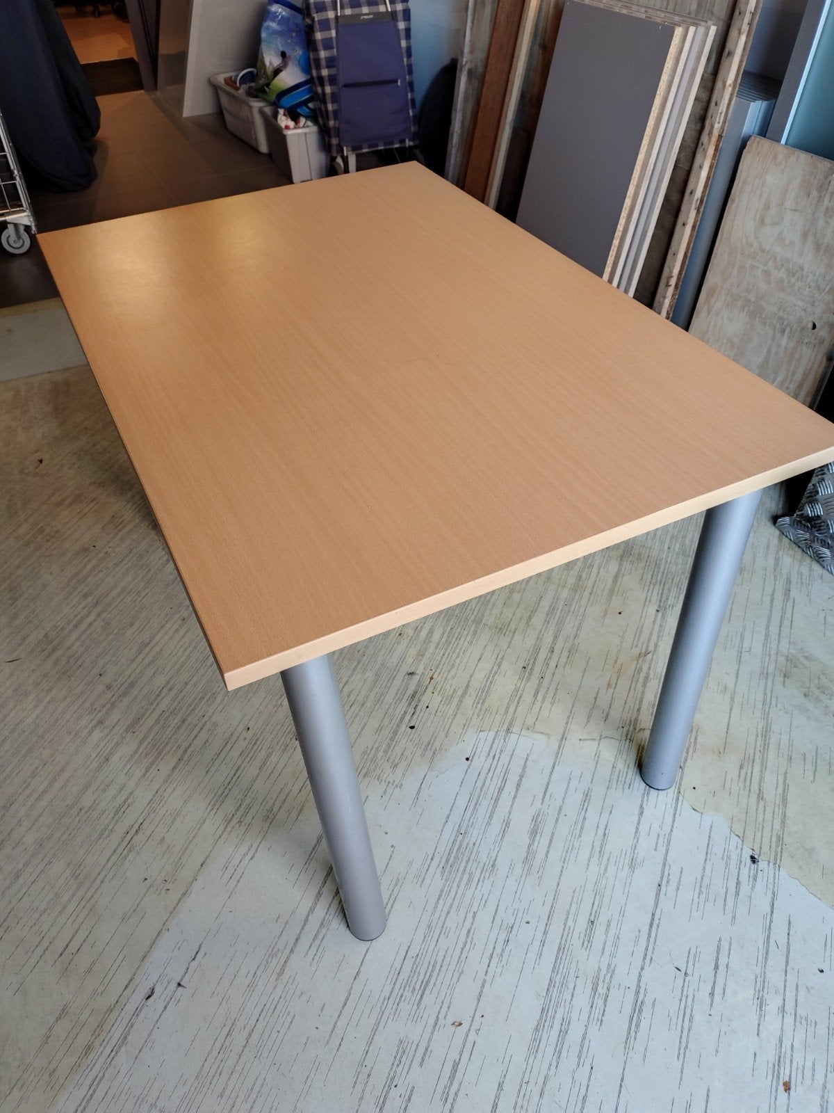 Robuuste tafel 25€, Ophalen