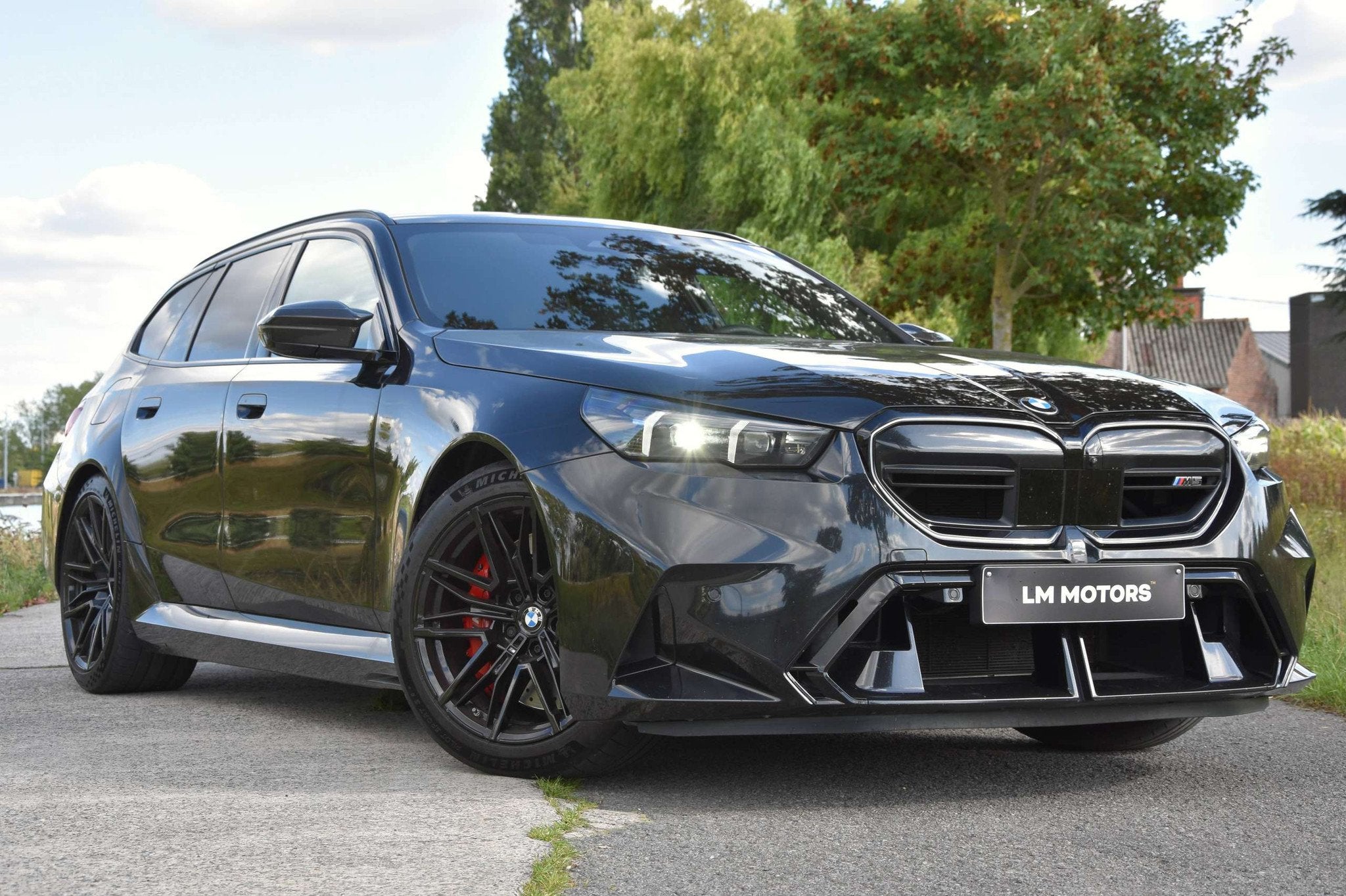 BMW M5 M5 Touring PHEV 4.4 AS (bj 2025, automaat), Auto's, BMW, Automaat, 4395 cc, Zwart, Bedrijf