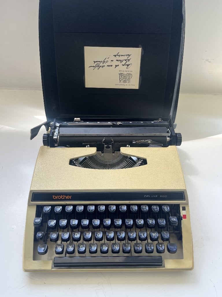 Brother Deluxe 600 typemachine  AZERTY  met originele koffer, Diversen, Typemachines, Ophalen of Verzenden, Gebruikt