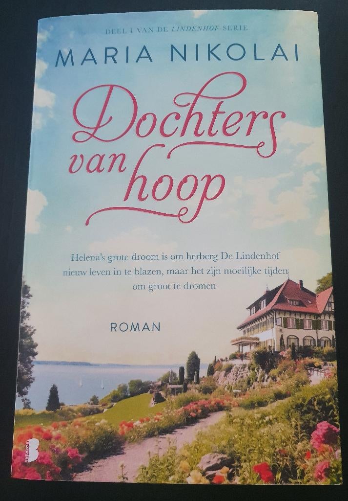 Dochters van hoop: Roman van Maria Nikolai, Boeken, Romans, Zo goed als nieuw, Ophalen of Verzenden