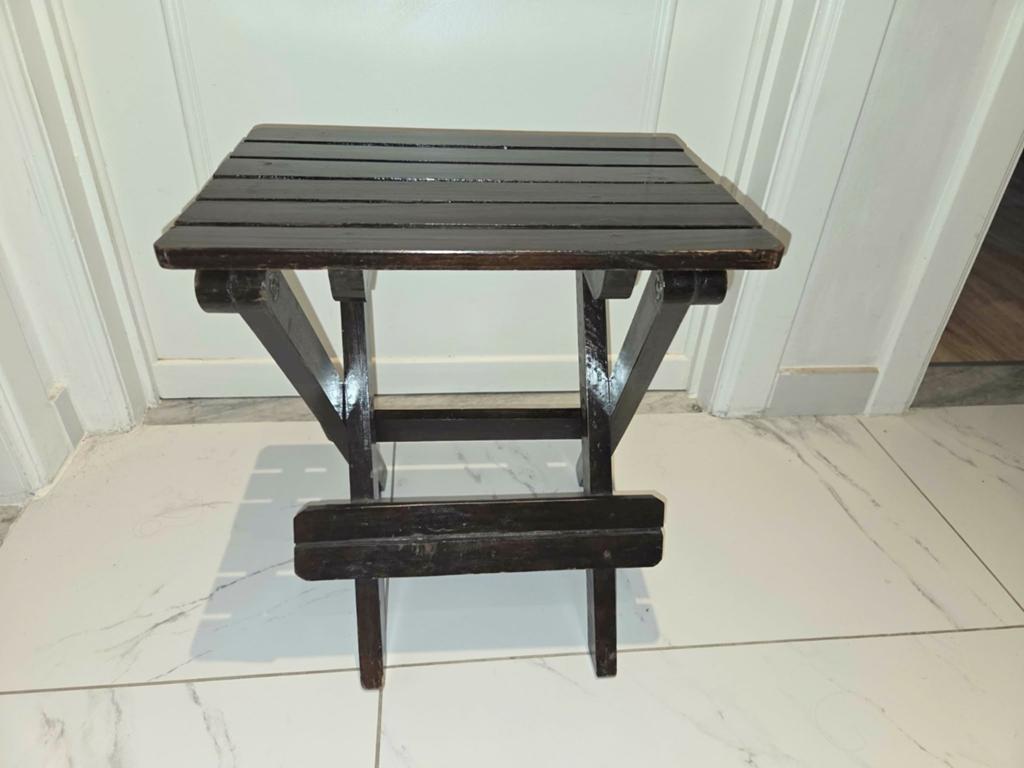 Tabouret pliable vintage en bois, bois foncé, 37 cm, Enlèvement ou Envoi