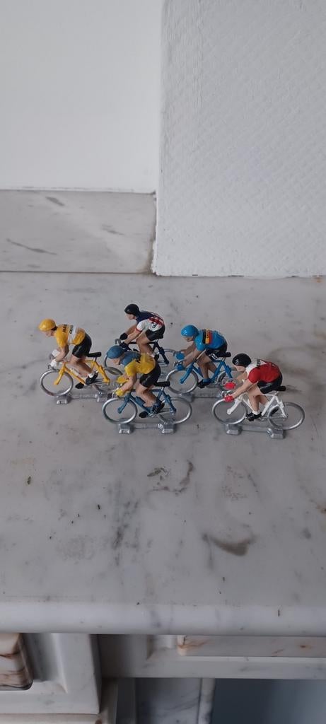 Cyclistes miniatures avec maillots rétro, Enlèvement ou Envoi