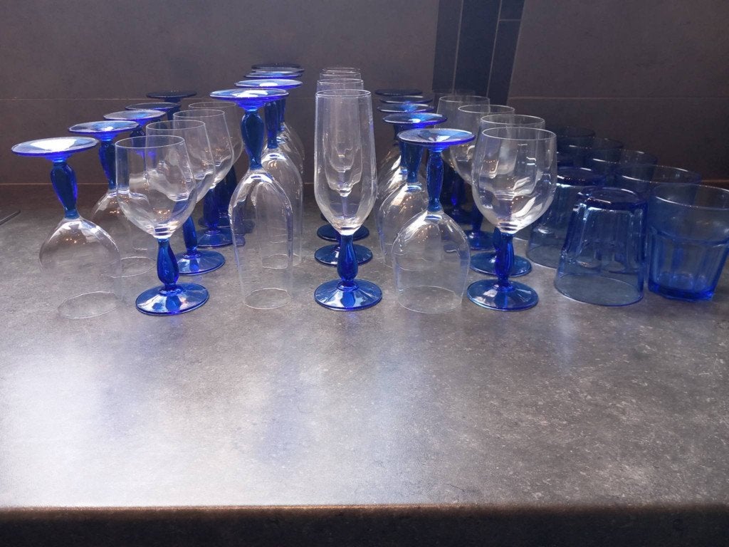 🔥 NouvPrix Service 40 verres bleus-Verres pied bleu cobalt, Antiquités & Art, Enlèvement