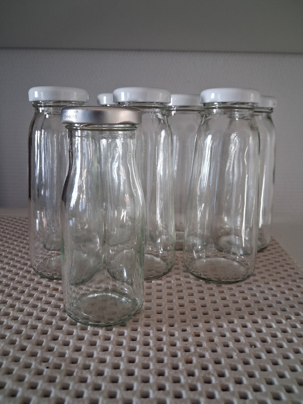 8 glazen flessen met metalen schroefdop, Ophalen of Verzenden, Kom(men), Modern, Glas