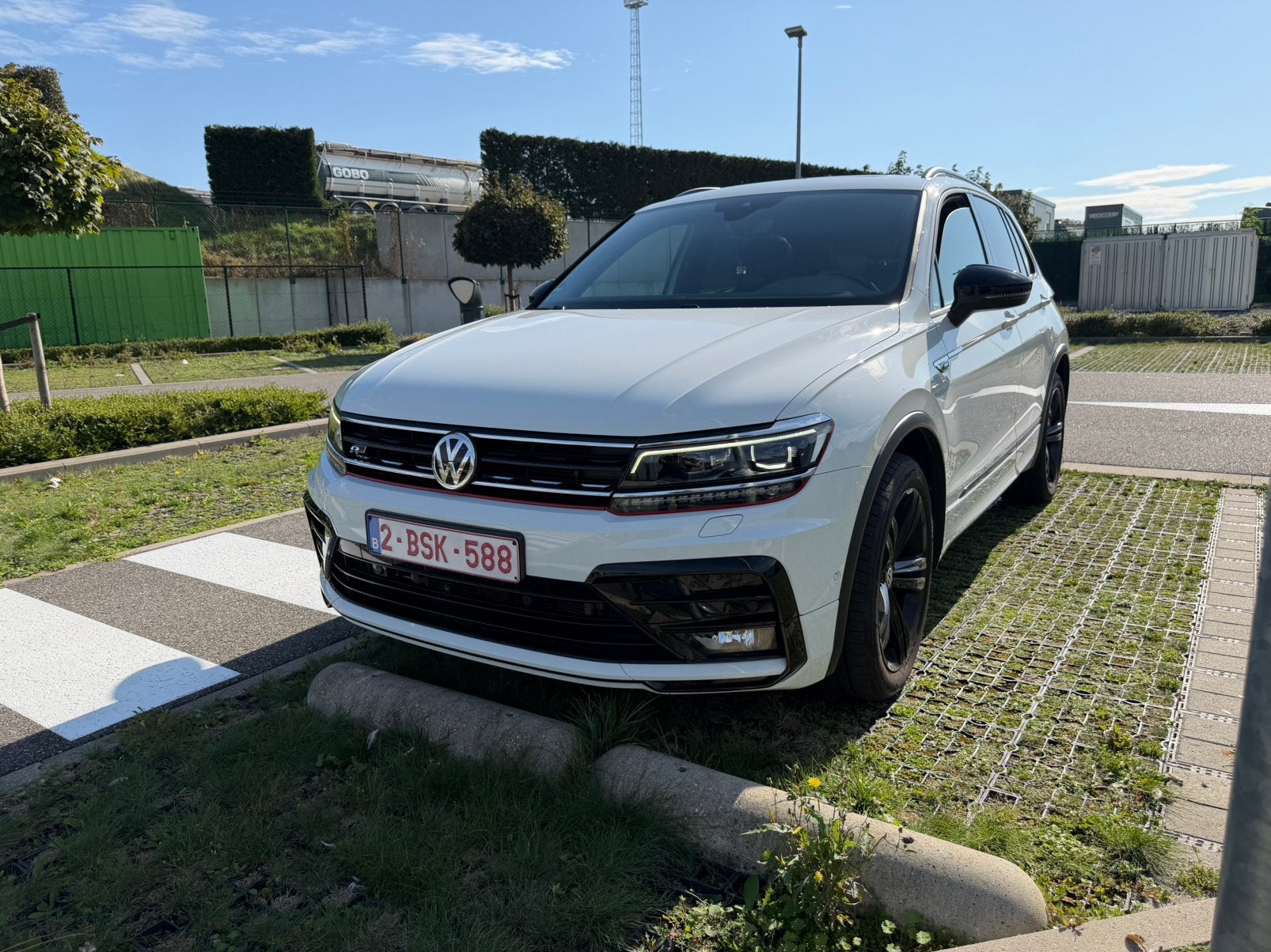 Volkswagen Tiguan 2.0TSI 4Motion 3x R-Line, Automaat, 4 cilinders, 1984 cc, Wit