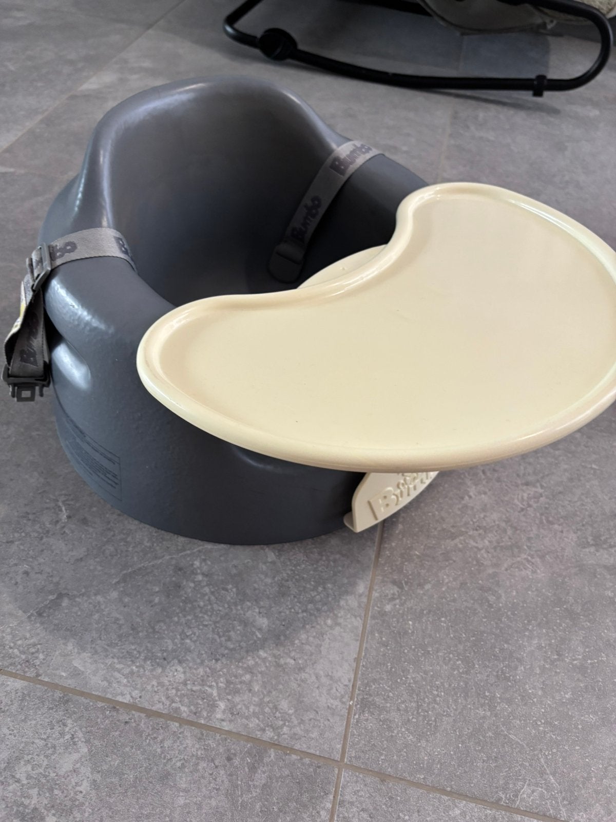 Bumbo seat met tafeltje, Kinderen en Baby's, Kinderstoelen, Ophalen, Gebruikt