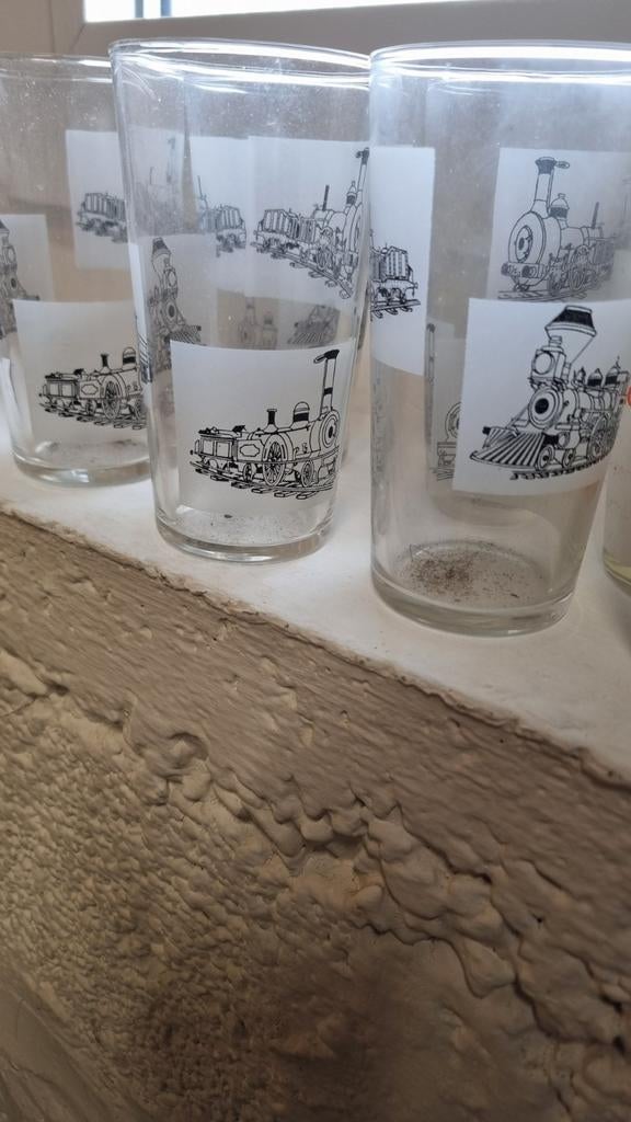 5 verres motifs ancienne locomotive  plus 2avec fruits, Enlèvement