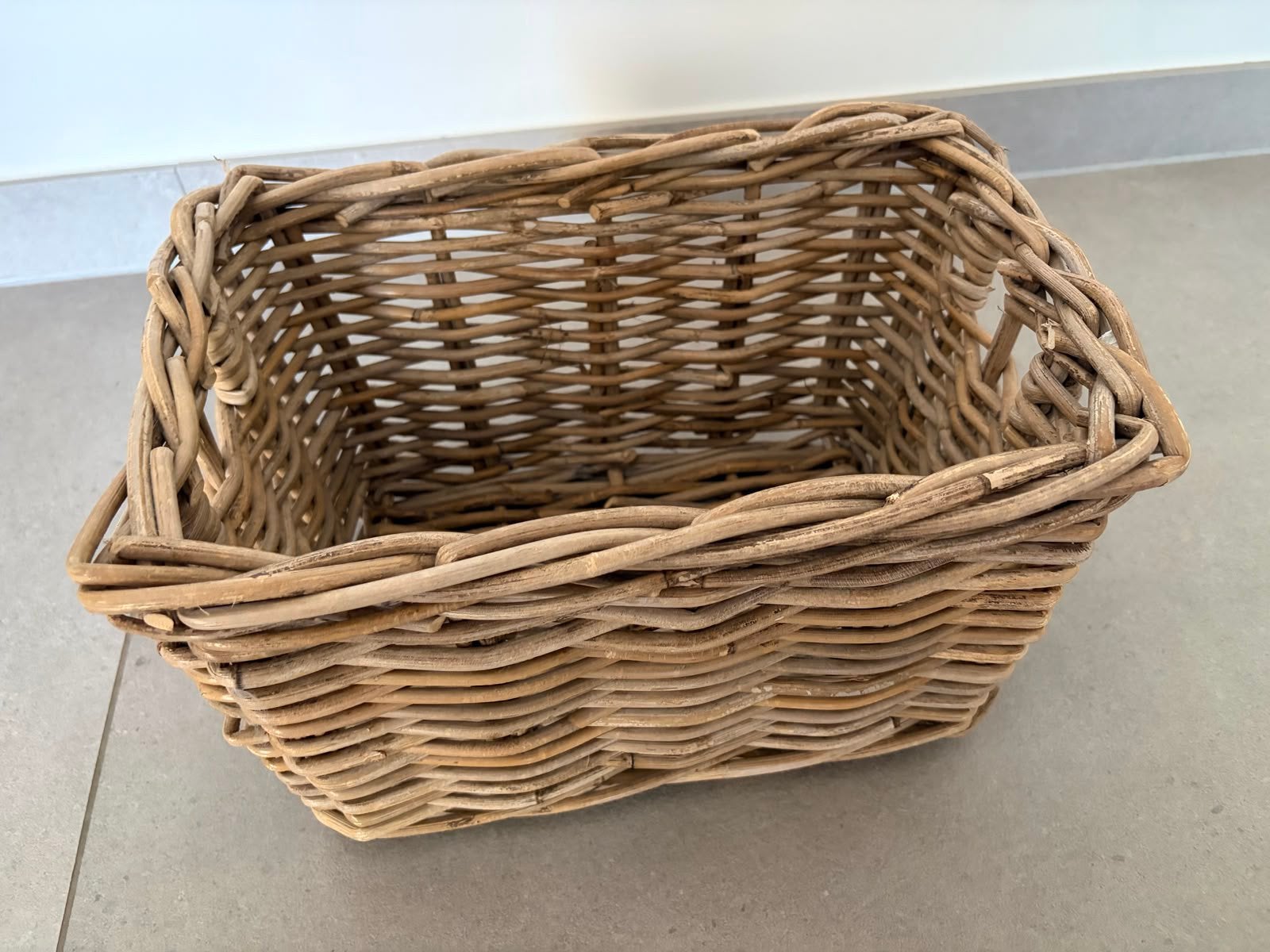 Petit panier en osier, Maison & Meubles, Enlèvement, Comme neuf, Osier, Panier