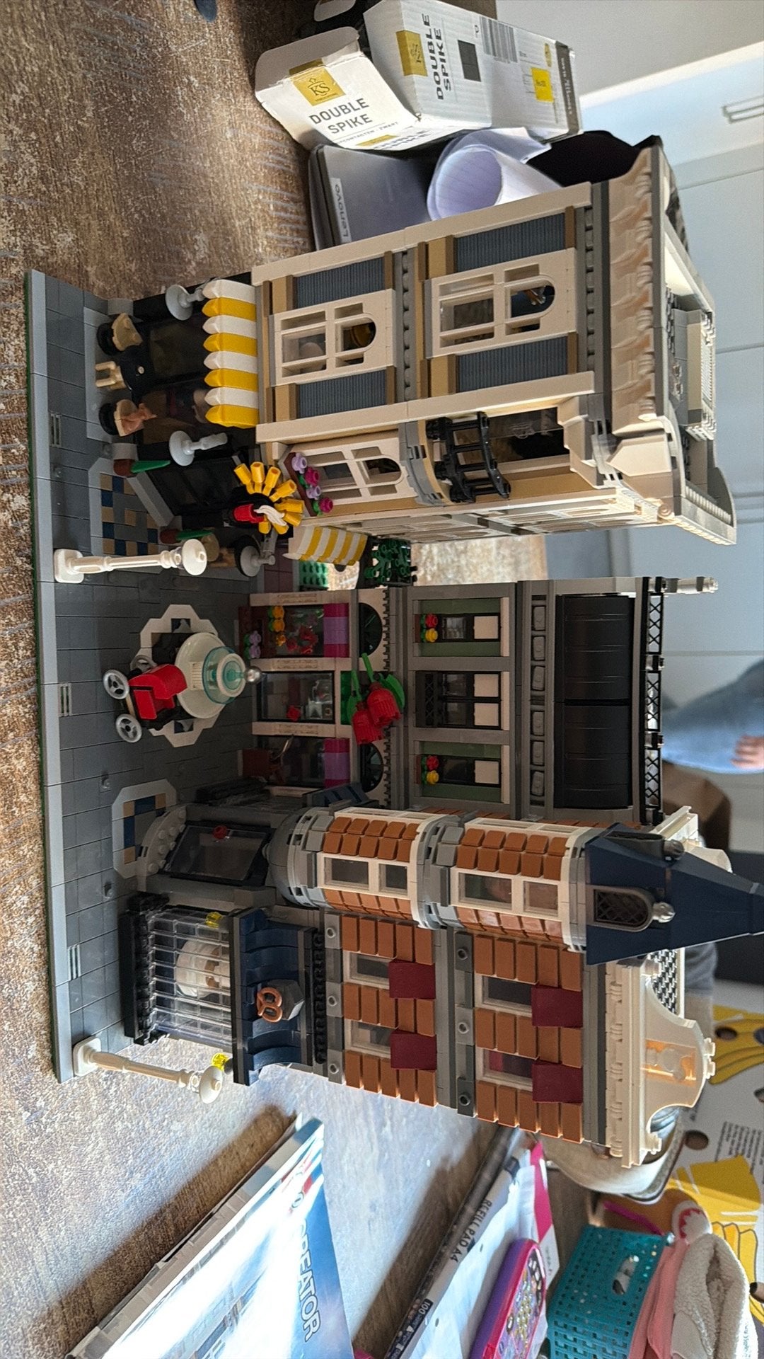 LEGO Icons Assembly Square (met setnummer 10255), Enlèvement ou Envoi, Comme neuf