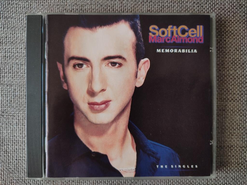 CD : SOFT CELL / MARC ALMOND - MEMORABILIA: THE SINGLES, Ophalen of Verzenden, Zo goed als nieuw