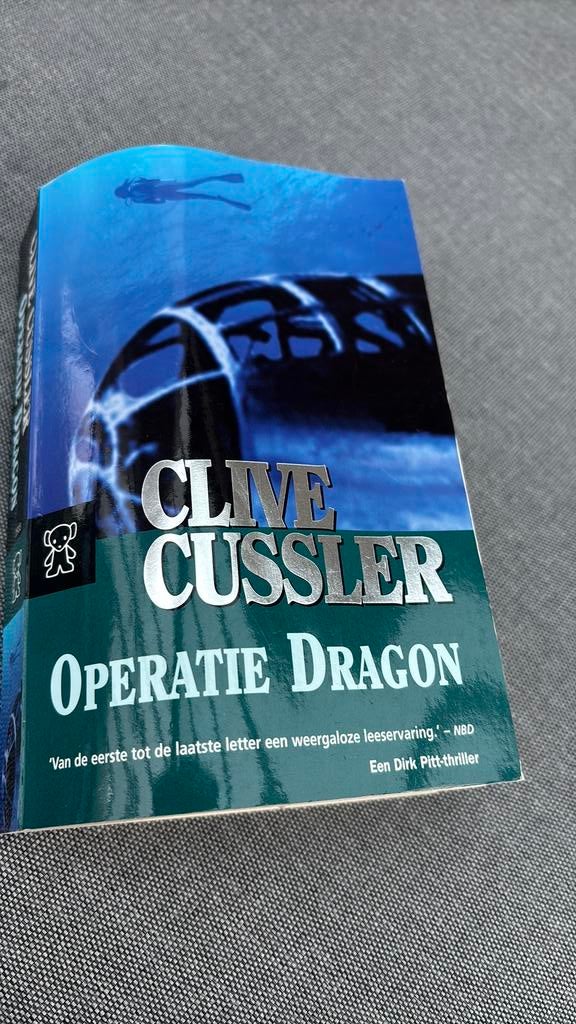 Clive Cussler - Operatie Dragon, Boeken, Ophalen of Verzenden, Clive Cussler