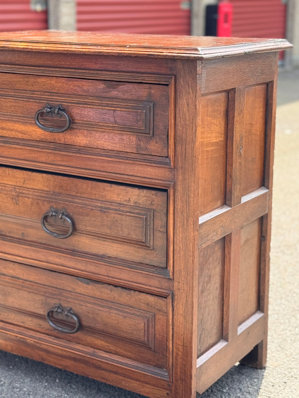 Belle armoire ancienne de style espagnol, Enlèvement