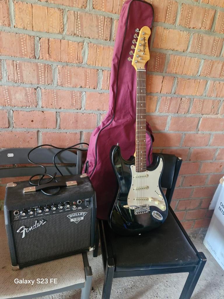 Electric gitar met  sterker, Musique & Instruments, Instruments à corde | Guitares | Électriques, Enlèvement