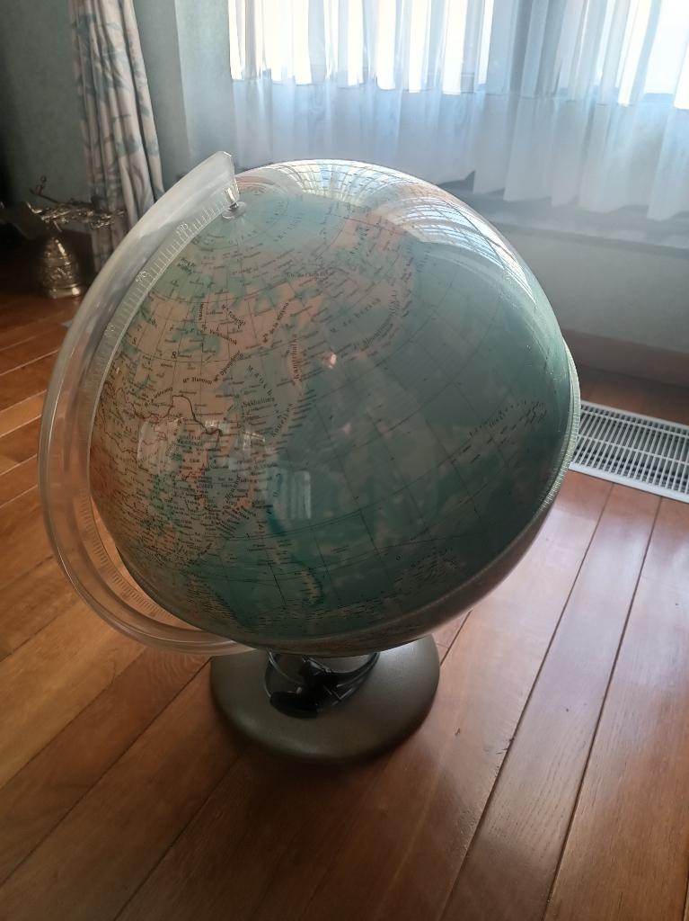 Globe terrestre lumineux, Maison & Meubles, Accessoires pour la Maison | Globes, Enlèvement, Lumineux, Utilisé
