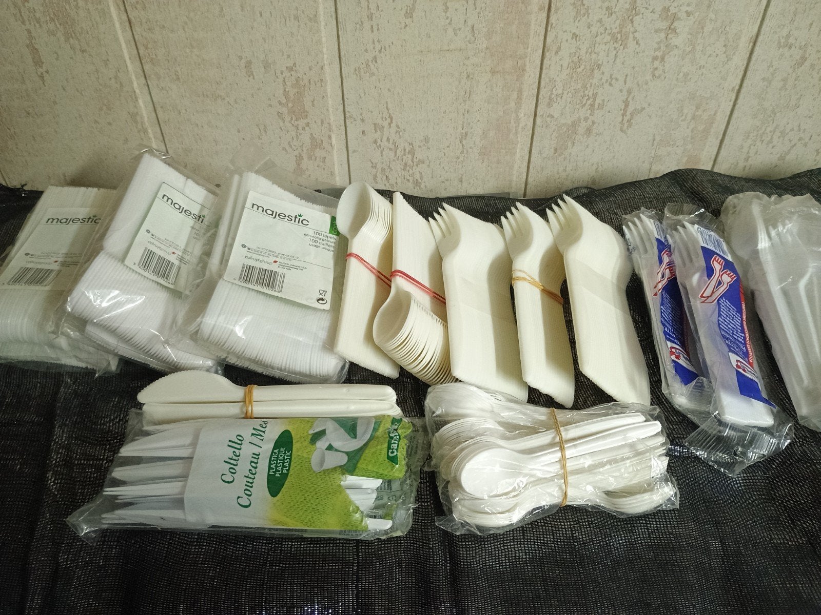 grande quantité de couverts en plastique, Enlèvement ou Envoi, Neuf, Article de fête