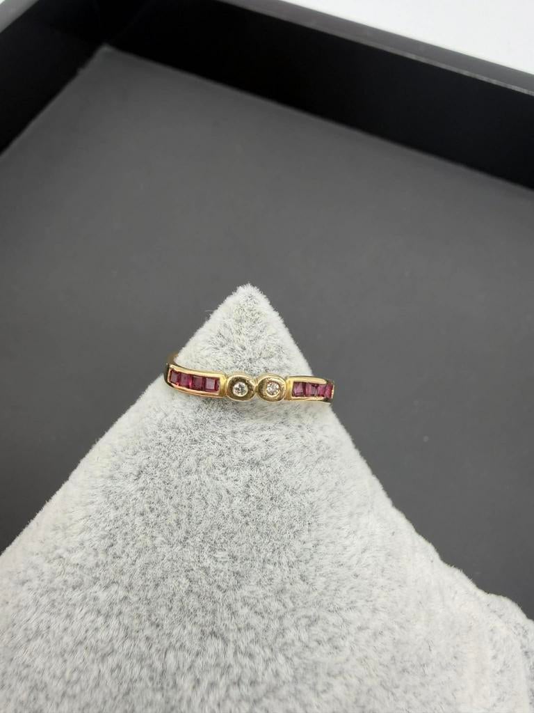Gouden ring met diamanten en robijn 56, Ophalen, Zo goed als nieuw
