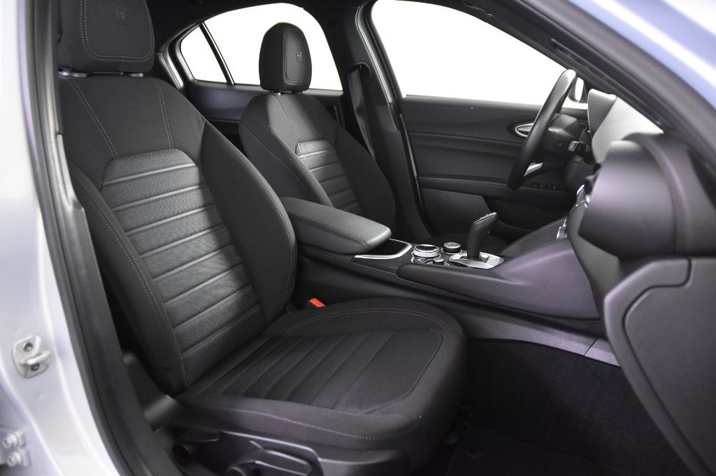Alfa Romeo Giulia 2.2 Turbo Diesel, Achat, Entreprise, Entretenue par le concessionnaire, Noir