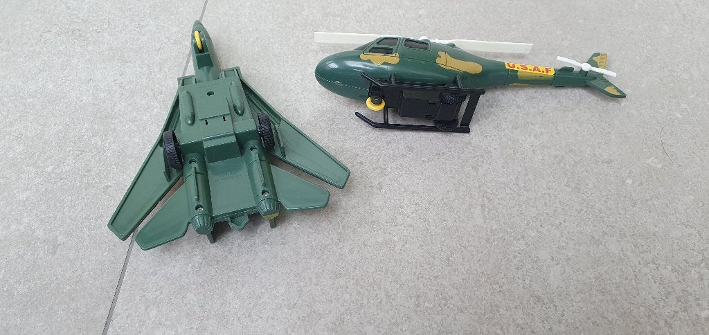 Helicopter en straaljager in legerprint, Ophalen of Verzenden, Gebruikt, Jongen of Meisje