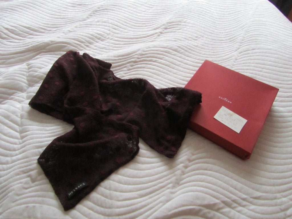 DELVAUX Etole-echarpe CLE DE SOL bordeaux siglé, Envoi