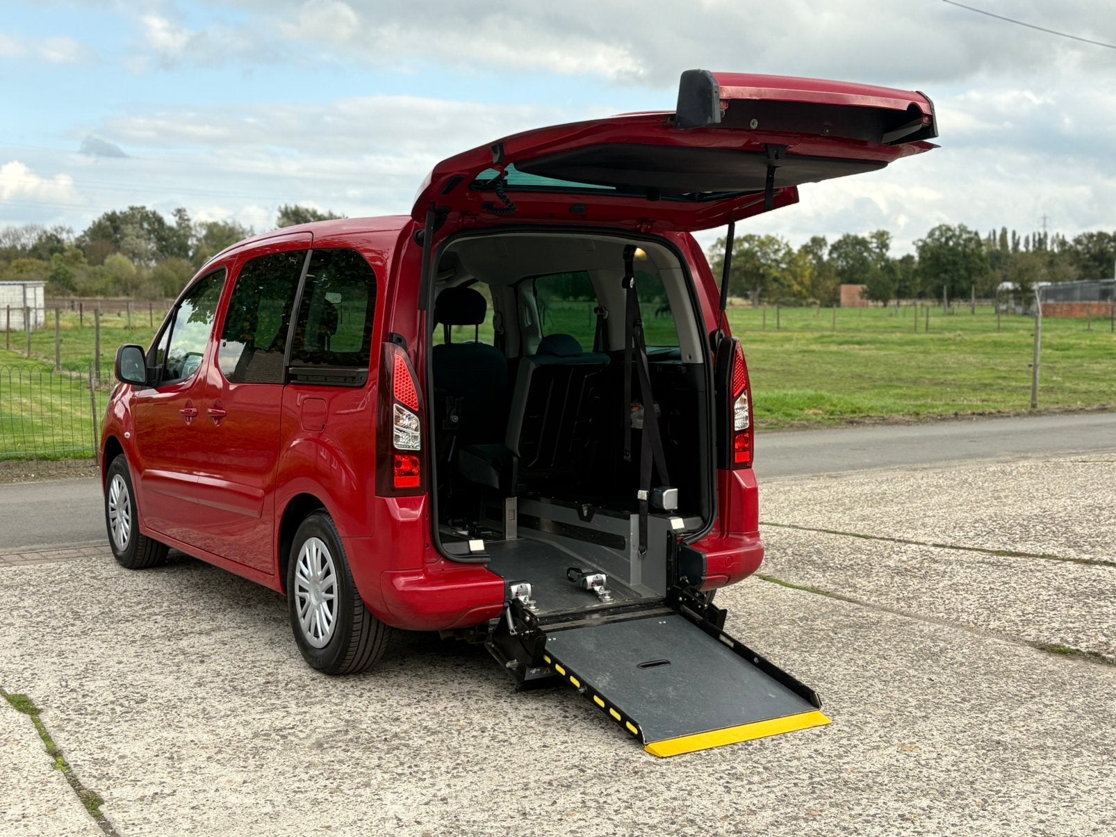 ♿️Citroën Berlingo 1.2benzine Rolstoel Invalide TPMR, Auto's, Monovolume, Handgeschakeld, 6 deurs, https://public.car-pass.be/vhr/e5e4842f-efd2-436a-9d72-94b0313960d1