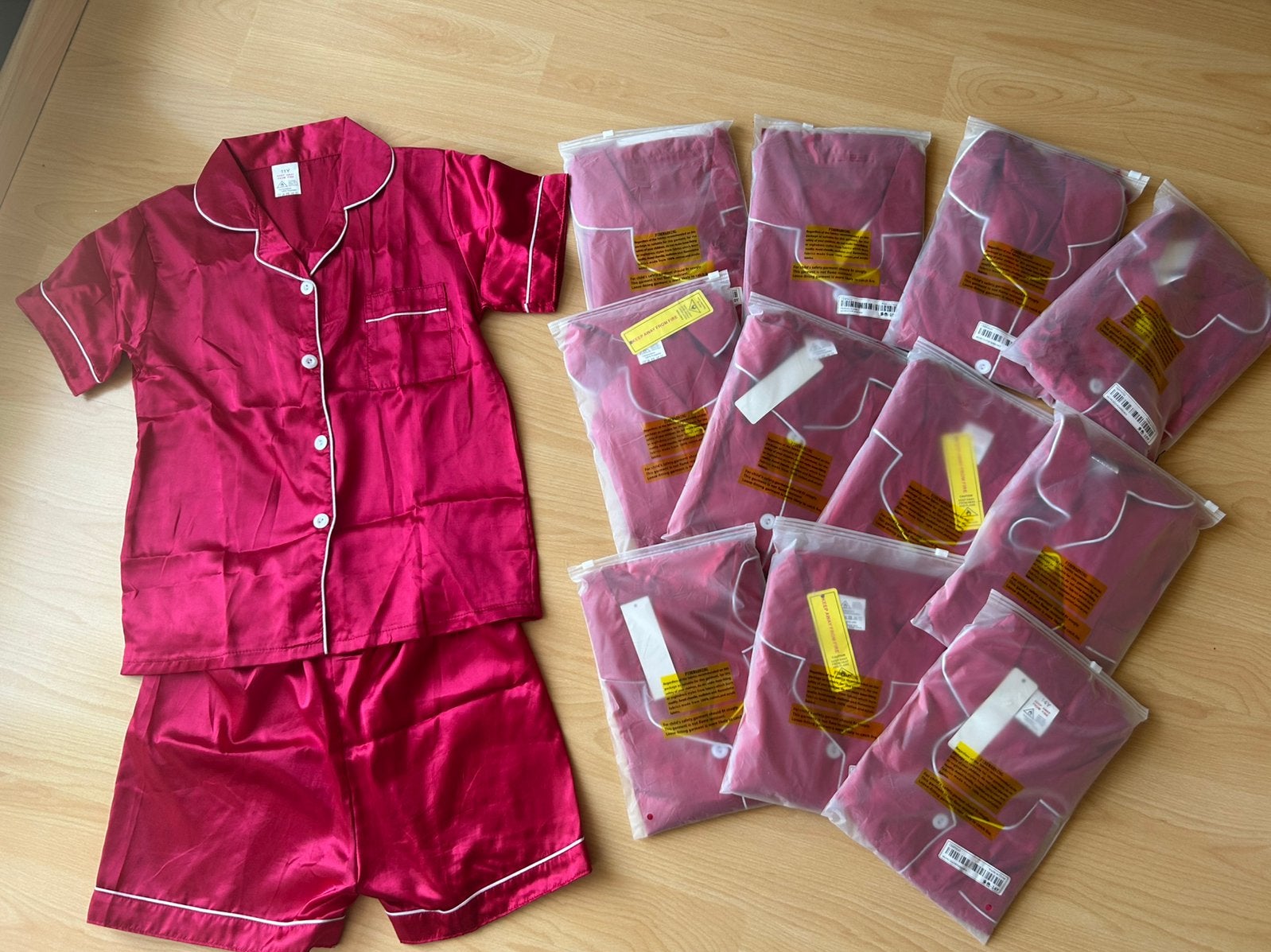 12 Satijnen Pyjama’s, Enlèvement ou Envoi, Comme neuf, Autres tailles