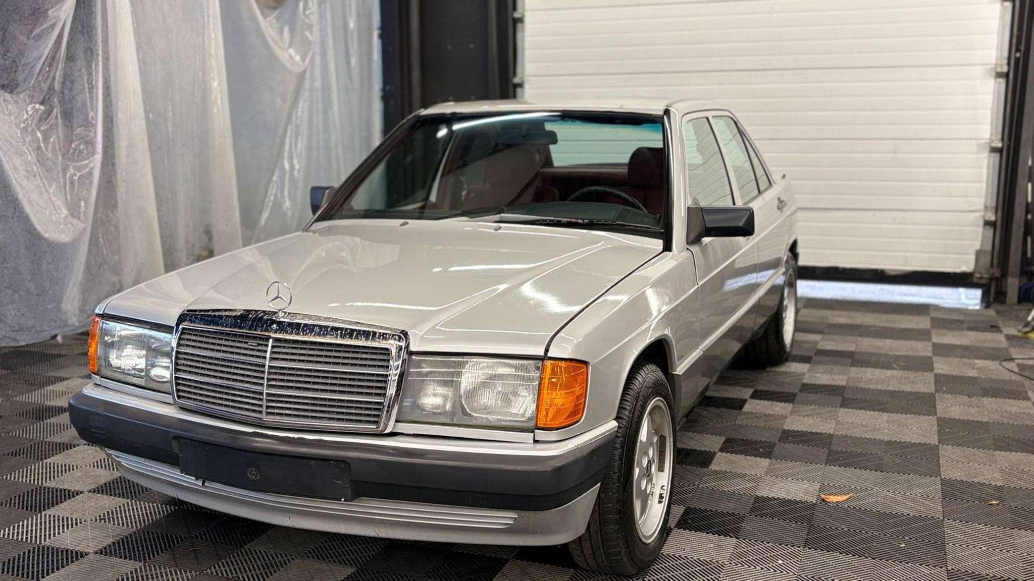 Mercedes-Benz 190 Benzine AUTOMATIQUE bj. 1988 178000km Oldt, https://public.car-pass.be/vhr/de6bdb84-69ce-4754-bf6c-7564e59ac09b