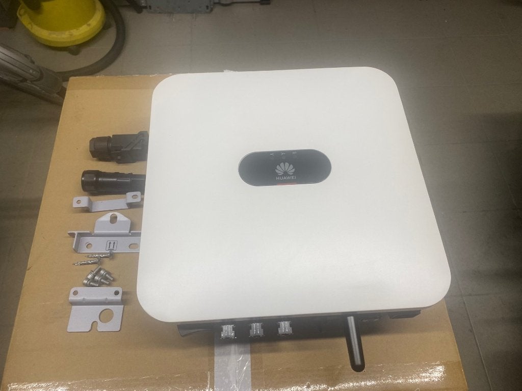 Omvormer Huawei SUN2000 4.6KTL-L1, Enlèvement, Comme neuf, Autres types, 200 watts-crêtes ou plus