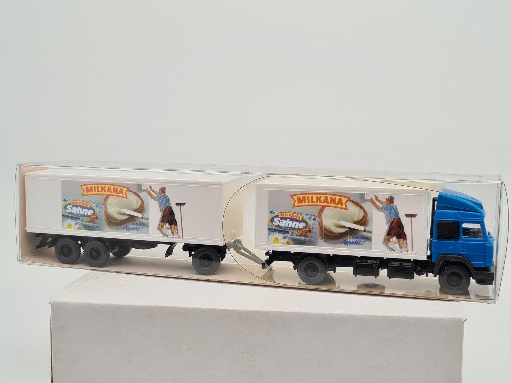Iveco truck koffer combi Milkana Zuivel - Wiking 1/87, Verzenden, Zo goed als nieuw, Bus of Vrachtwagen, Wiking