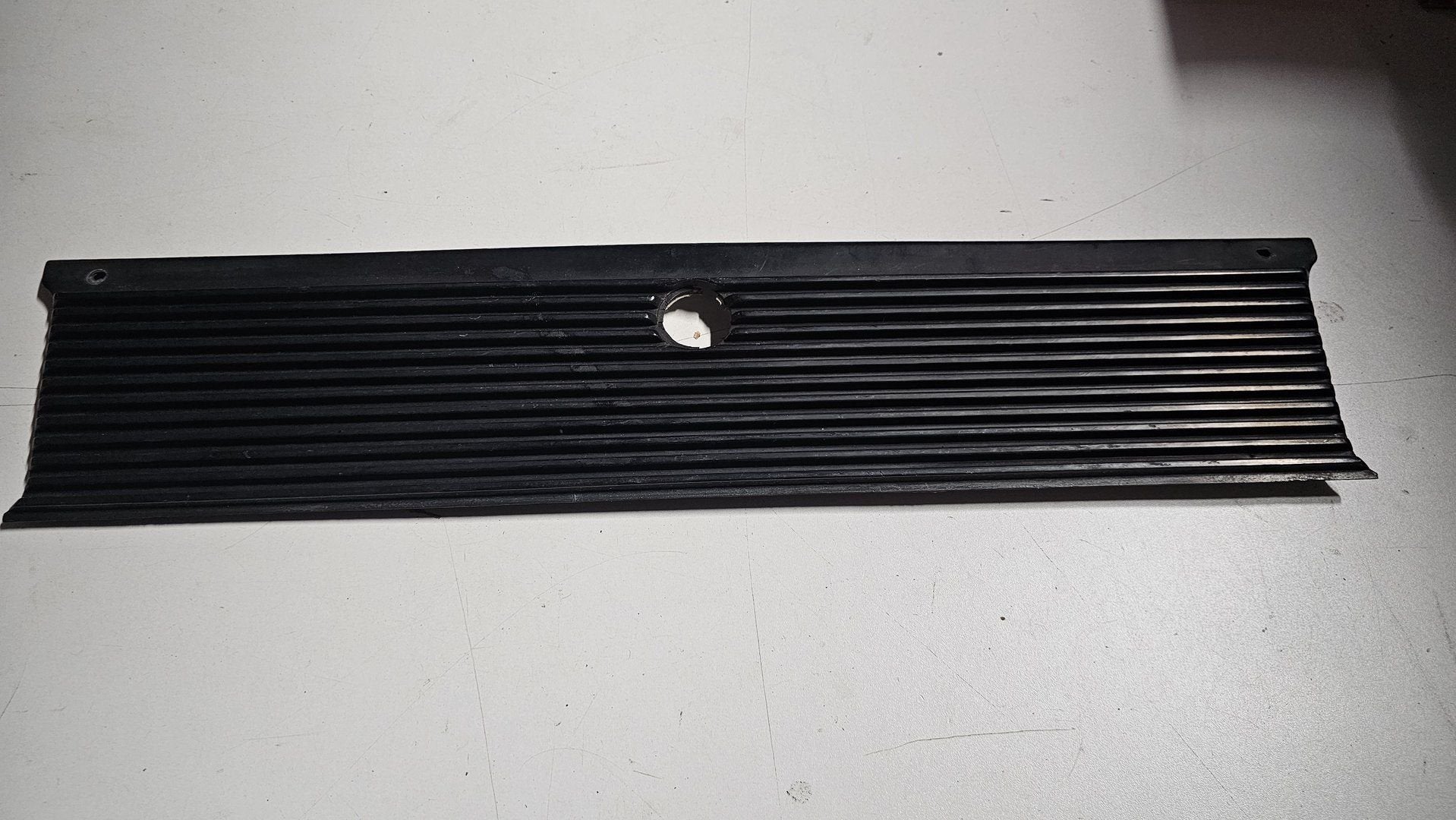 Kunstof afdekking achterpaneel achterklep BMW 3 serie E21 51, -, Origine de la pièce connue, Haillon arrière, Utilisé