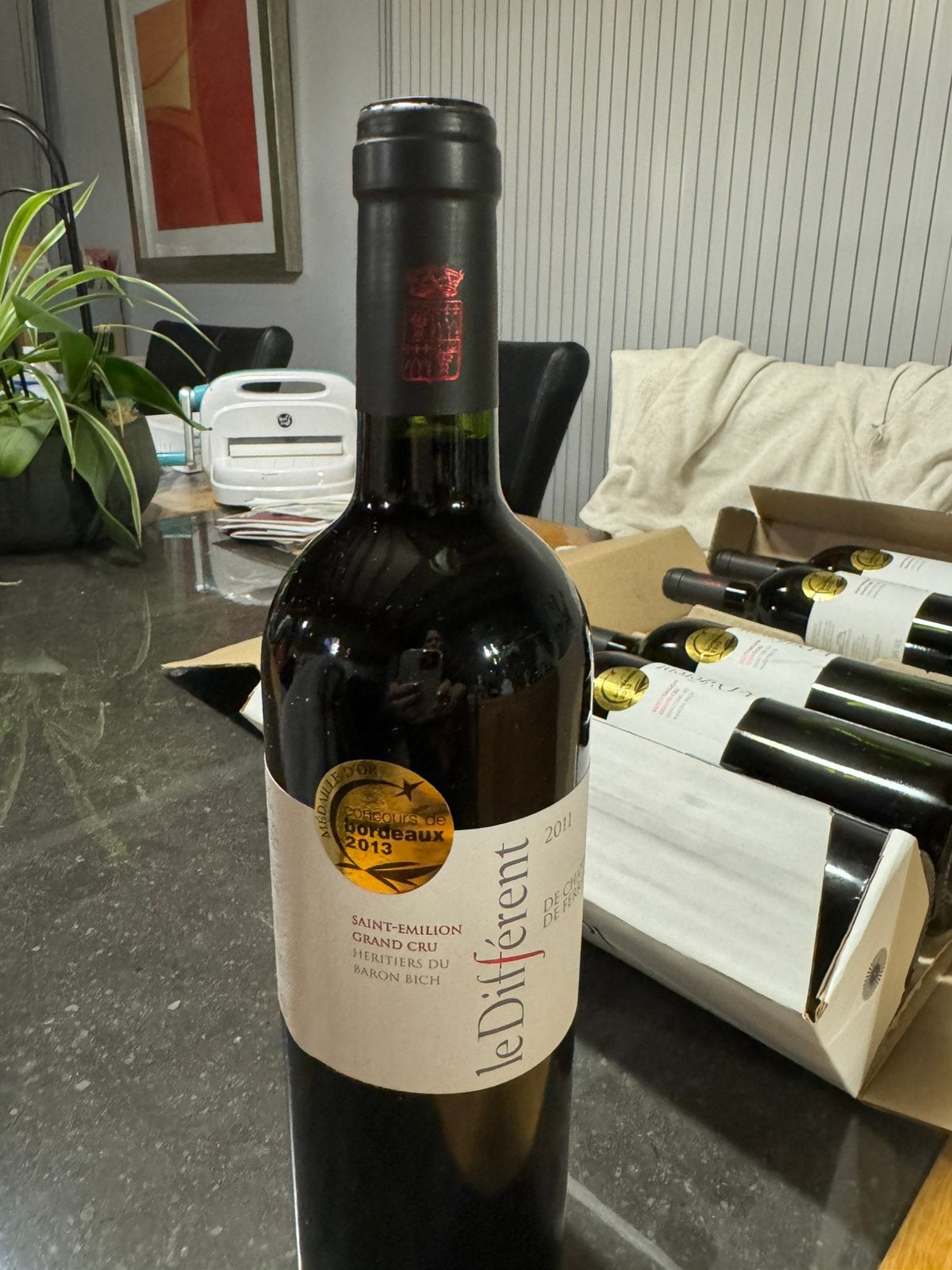Vin rouge grand cru 2011 «  le different «  saint emilion, Enlèvement, Comme neuf, Vin rouge