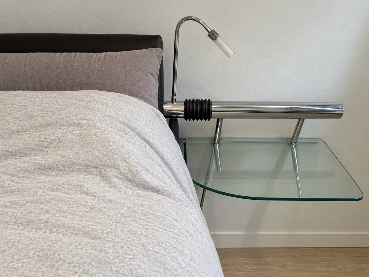Bed met nachttafeltjes, lampjes en Lattoflex-lattenbodems, Enlèvement, Utilisé, 180 cm, Deux personnes