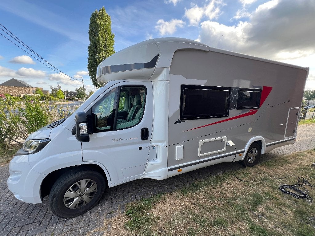 Challenger 384 Etape Edition (2024) –  55.000 km + Factuur, Caravans en Kamperen, Koelkast, Bedrijf, Challenger, Overige merken
