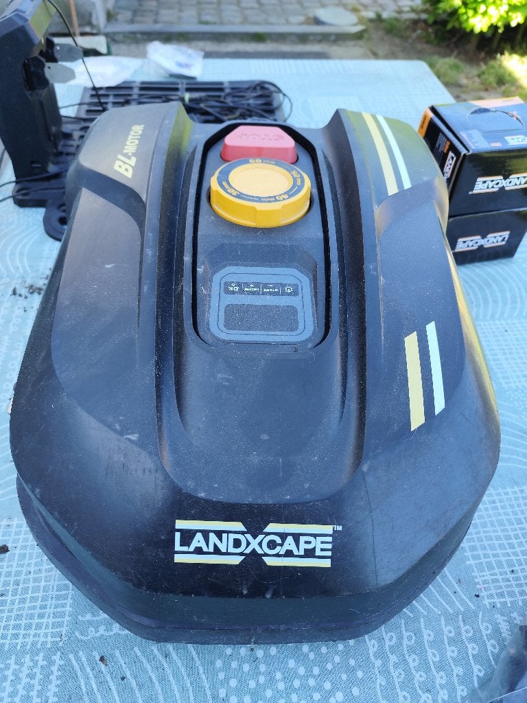 tondeuse à gazon robotisée, Jardin & Terrasse, 20 à 25 cm, Avec capteur de pluie, Enlèvement, Utilisé