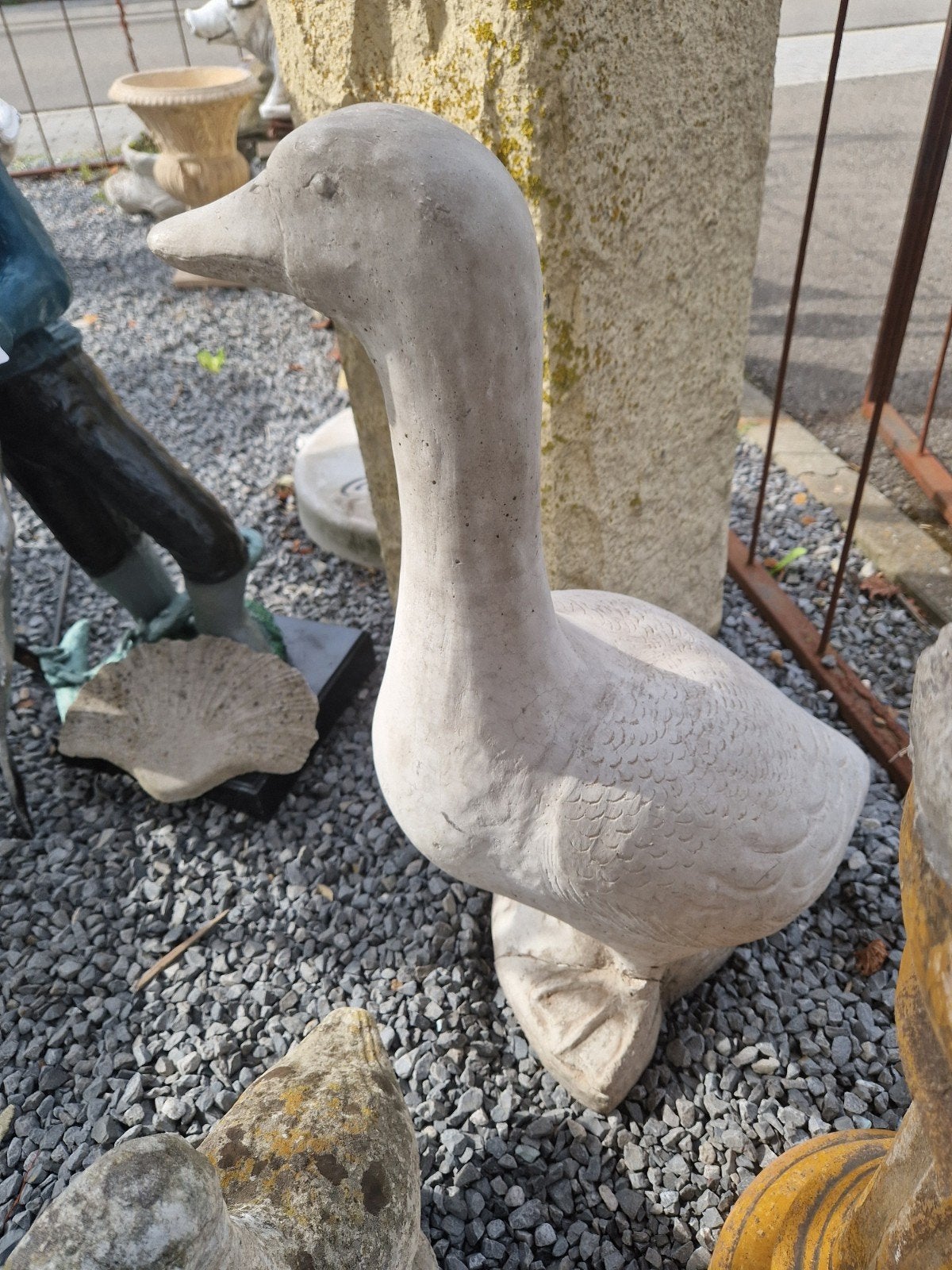 2 grote witsteen eenden 70cm  €65 per stuk, Ophalen