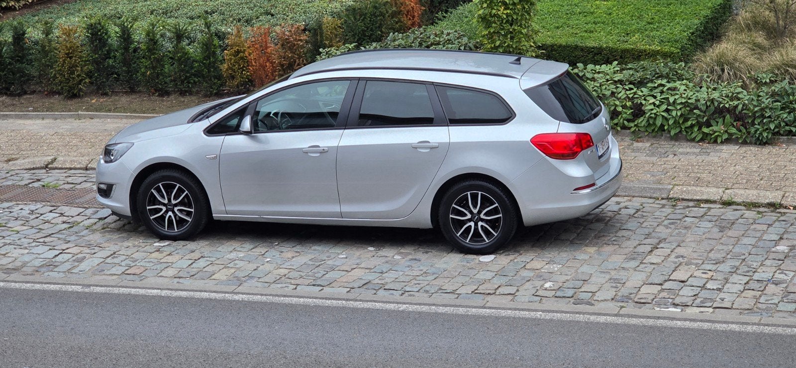 Opel Astra 1.4 2014, Autos, Opel, Achat, Boîte manuelle, Noir, 5 portes