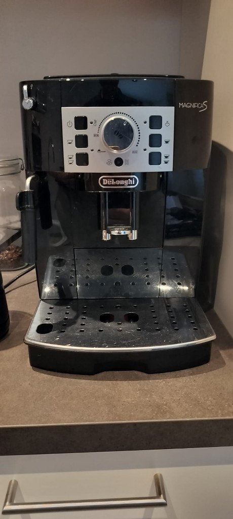 Delonghi Magnifica S + Melkschuimer, Elektronische apparatuur, Koffiezetapparaten, Ophalen of Verzenden, Koffiemachine