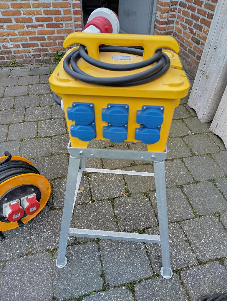 Mobiele verdeelkast elektriciteit 27A ip44,kabels en haspel, Ophalen, Gebruikt, Kabel of Snoer
