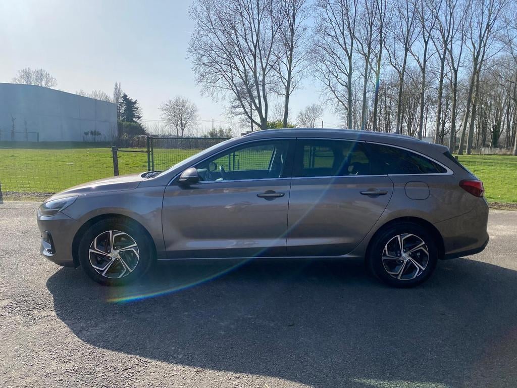 Hyundai I30 WGN Limited Edition Automaat 7 traps (bj 2023), Auto's, Stof, Gebruikt, Euro 6, https://public.car-pass.be/vhr/e352341b-f574-4e00-9a25-6c9efd573e48