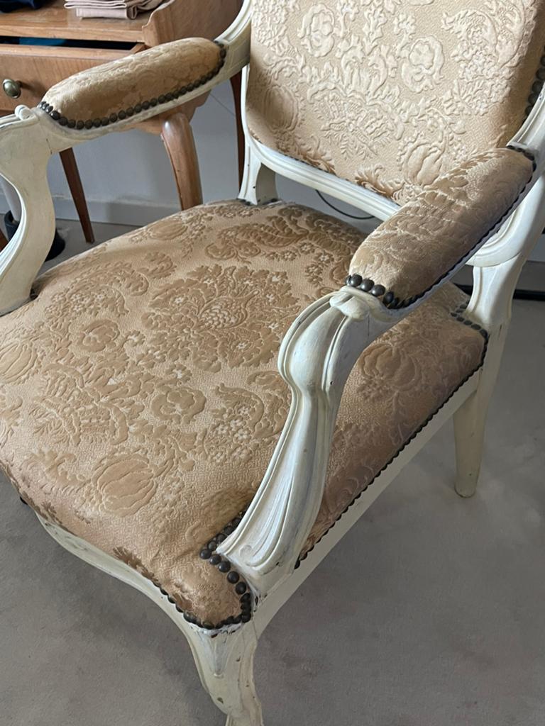 Fauteuil Louis XV, Enlèvement