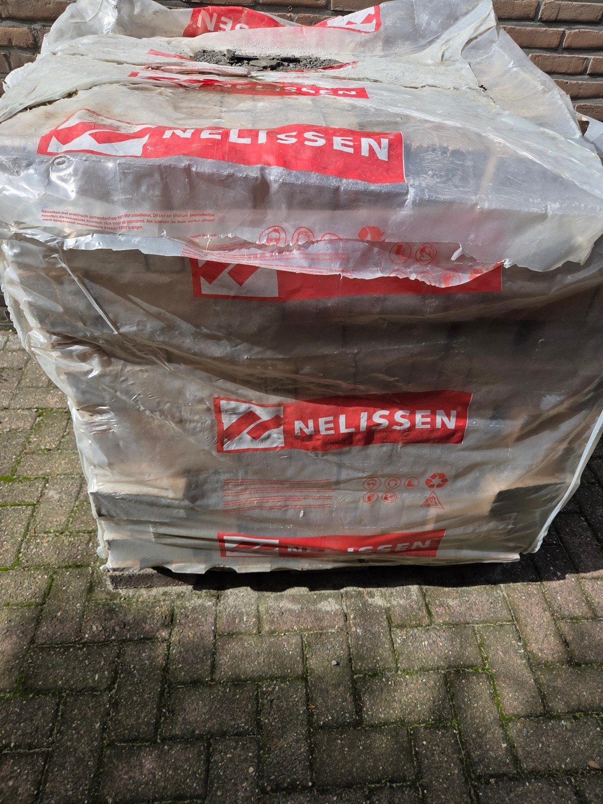 GEVELSTEEN OF FACADE STENEN NELISSEN, Ophalen