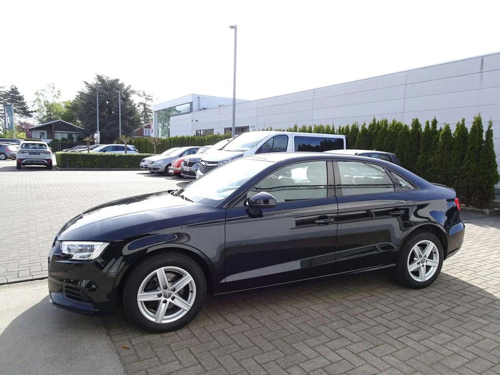 Audi A3 1.0TFSi 4d. XENON/LED,NAVI,CRUISE,PDC,BLUETH,AIRCO,A, Auto's, Audi, 4 deurs, Stof, Gebruikt, Zwart
