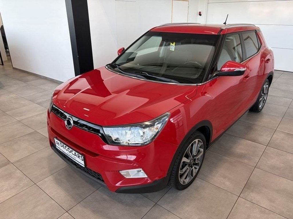 SsangYong Tivoli Camera / Airco / Cruise Control / Trekhaak, Auto's, 5 deurs, 129 pk, SUV of Terreinwagen, Rood