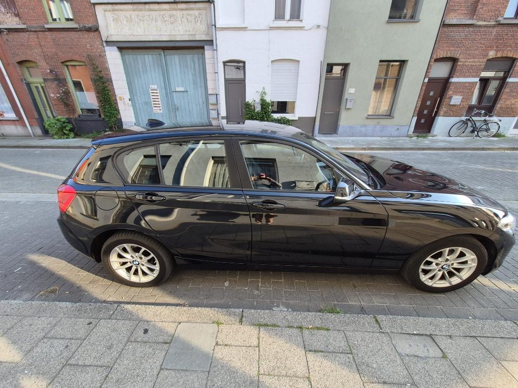 BMW 116i, 1305 kg, Zwart, 1200 kg, 5 deurs