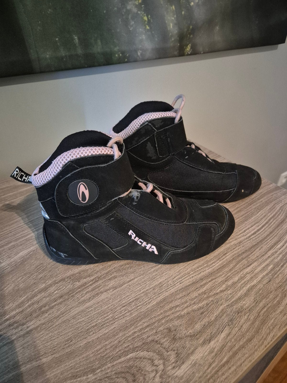 Motorschoenen vrouwen, Ophalen