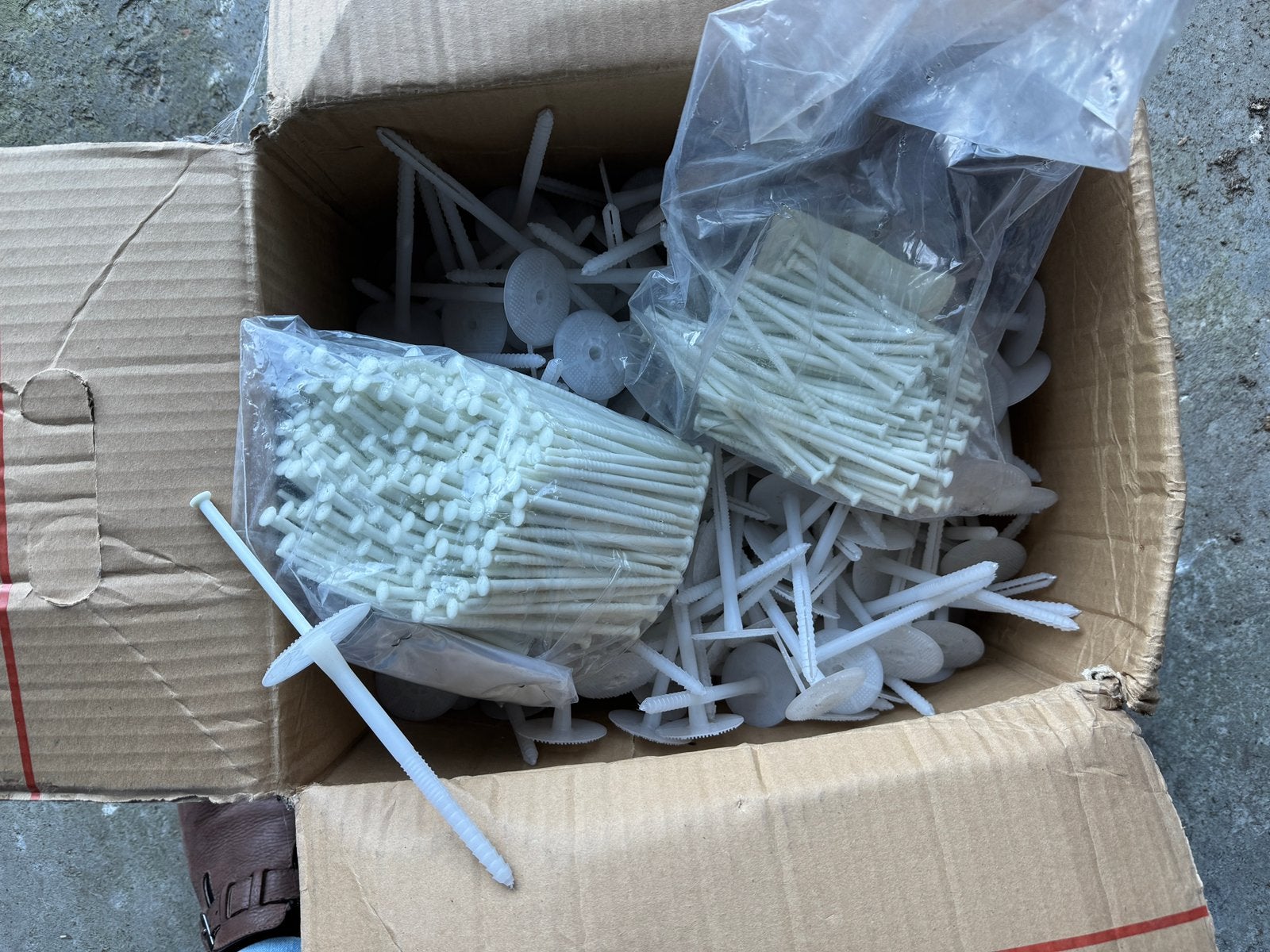 Isolatie pluggen, Doe-het-zelf en Bouw, Ophalen, Zo goed als nieuw, Pluggen